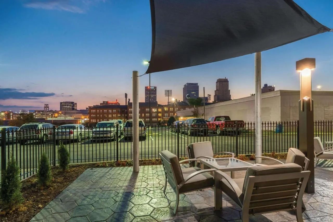 La Quinta By Wyndham Memphis Downtown Hotel